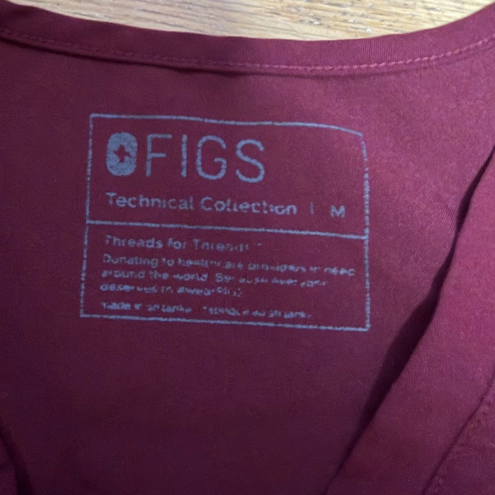 FIGS Burgundy Scrub Set Catarina Top Zamora Joggers Medium Petite Nurse Workwear - Picture 6 of 12